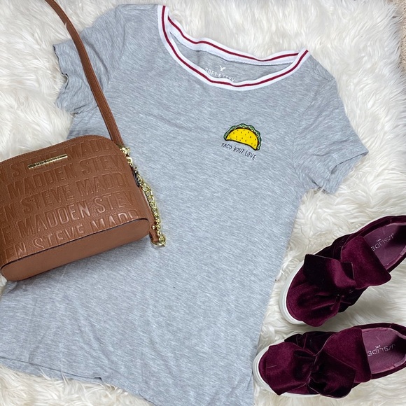 American Eagle | Soft & Sexy "Taco Bout Love" Tee - Picture 1 of 5